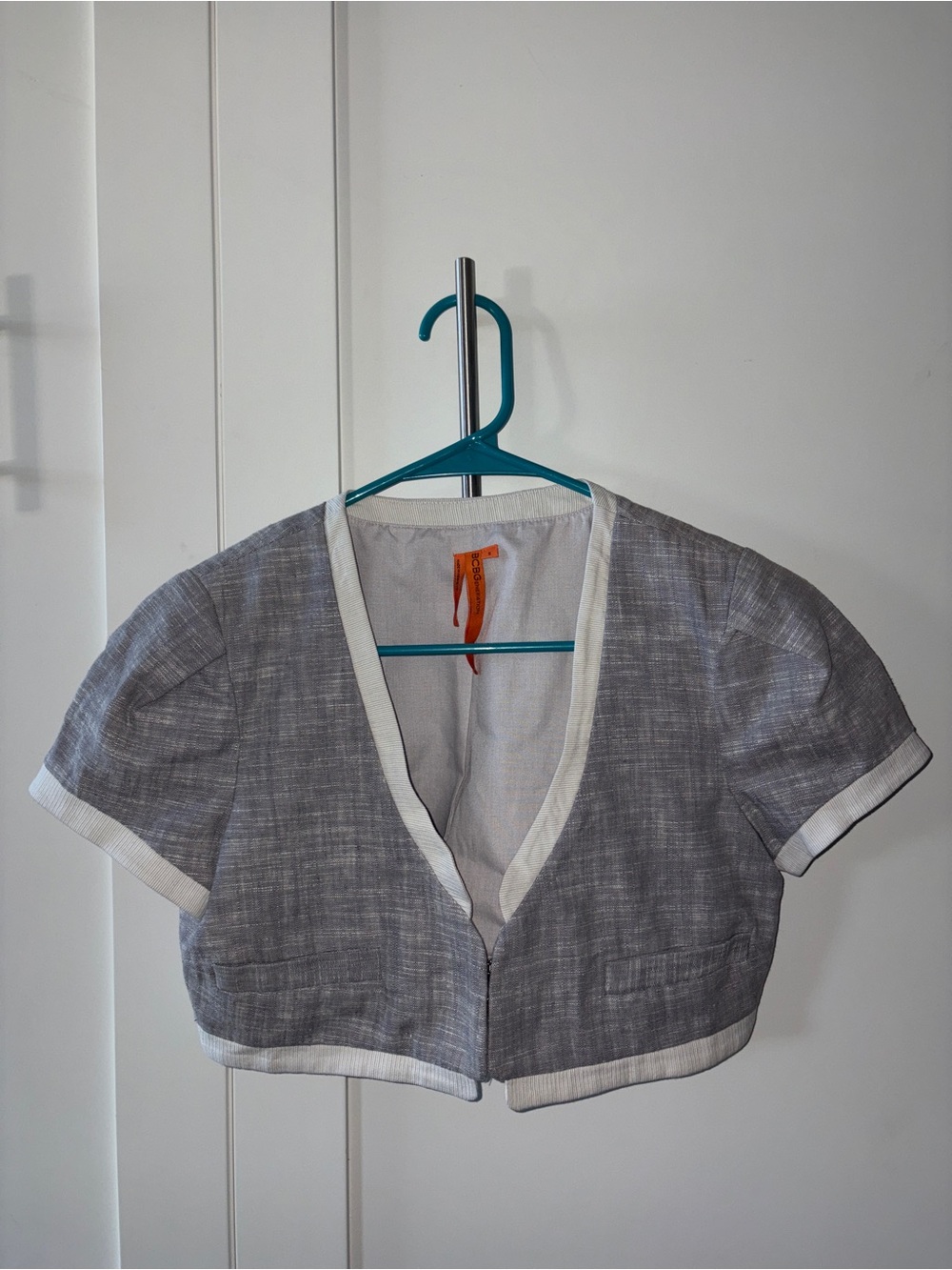 BCBGeneration Heather Gray Cropped V-Neck Bolero with White Trim Y2K